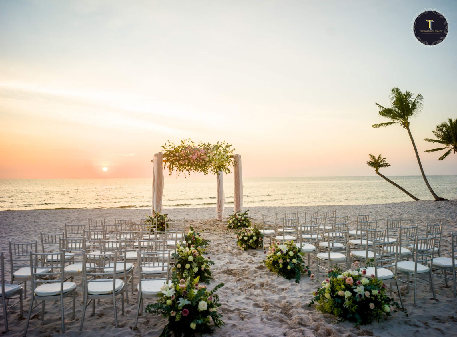 Tổ chức tiệc cưới bãi biển Phú Quốc đẹp nhất Việt Nam